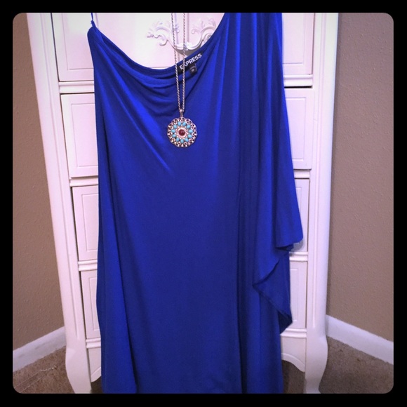 One shoulder dress and necklace