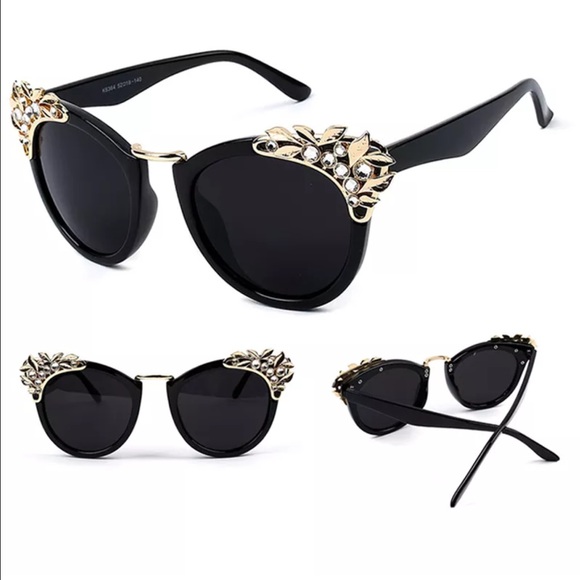 Accessories - SALE🎉Retro Rhinestone Cat Eye Sunglasses