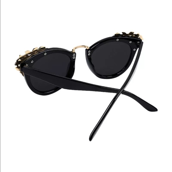SALEšRetro Rhinestone Cat Eye Sunglasses - Picture 2 of 4