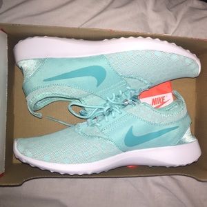 Brand new women's nike juvenate