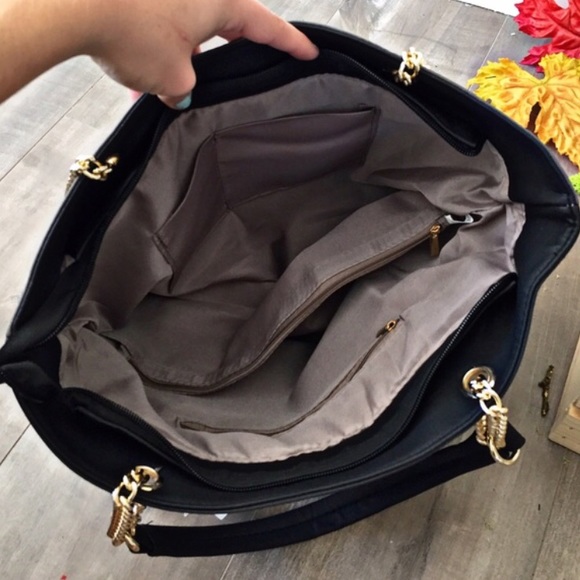 ❗️🚫SOLD❗️Rustling Fireside Handbag - Picture 4 of 4