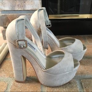 Steve Madden Whitman Bone Nubuck Chunky Heel