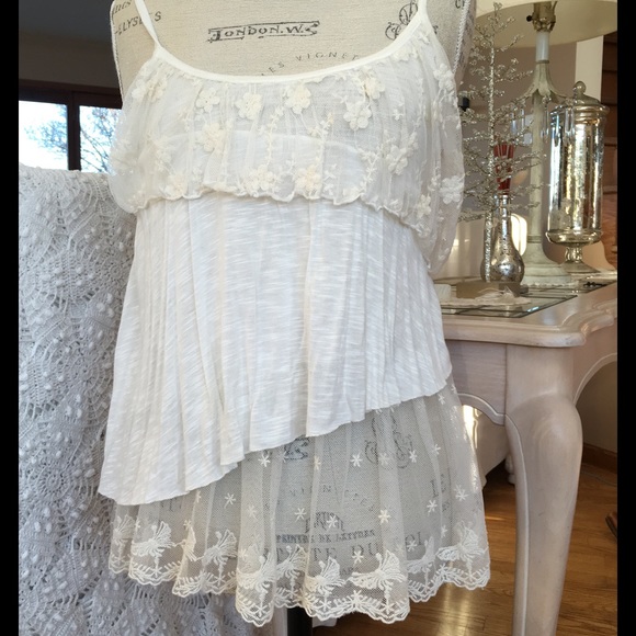 ✨HOST PICK ✨ American Rags sweet top  5/15/16 💕 - Picture 2 of 3