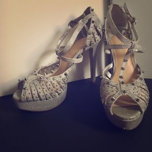Gianni Bini open toe silver heels