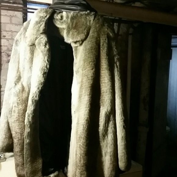 A Dennis Basso fur jacket a size 3x