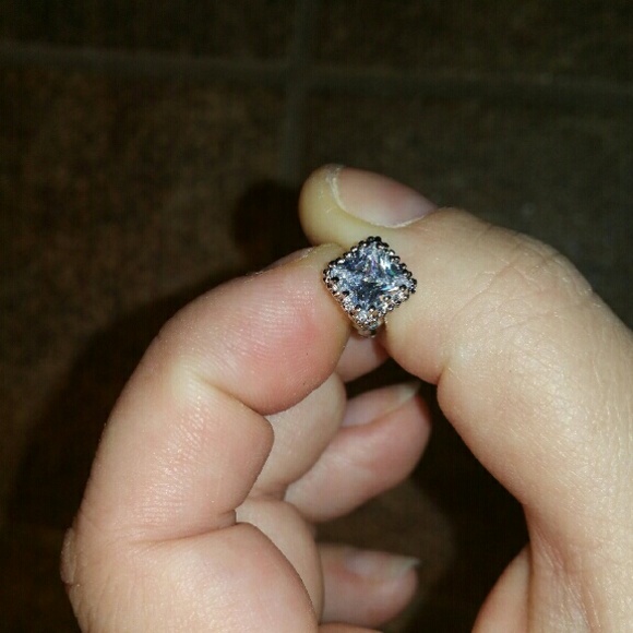 Earings - Picture 3 of 3