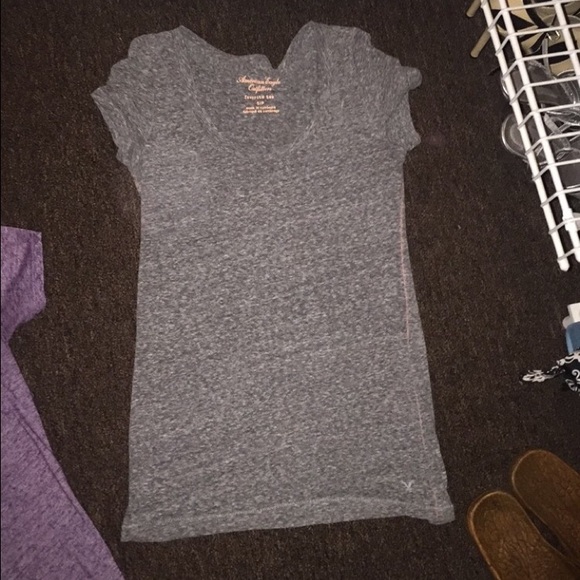 American Eagle gray tee