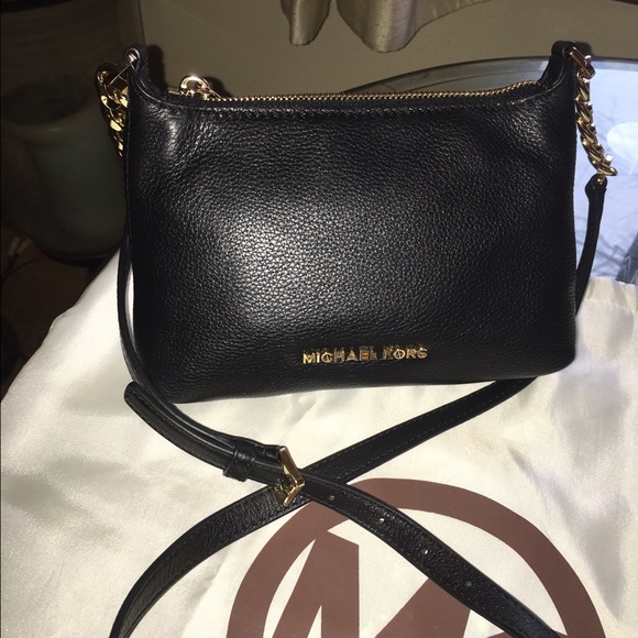 Michael Kors Handbags - 💯 Michael Kors Bedford Crossbody