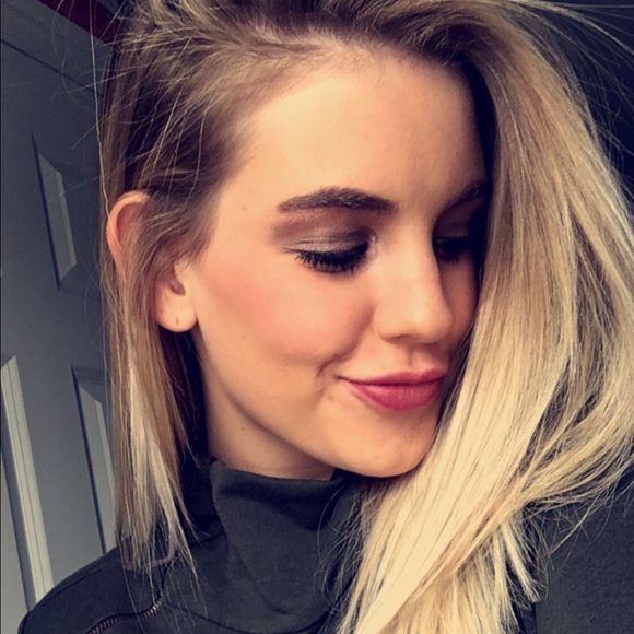 Meet your Posher, Abigail