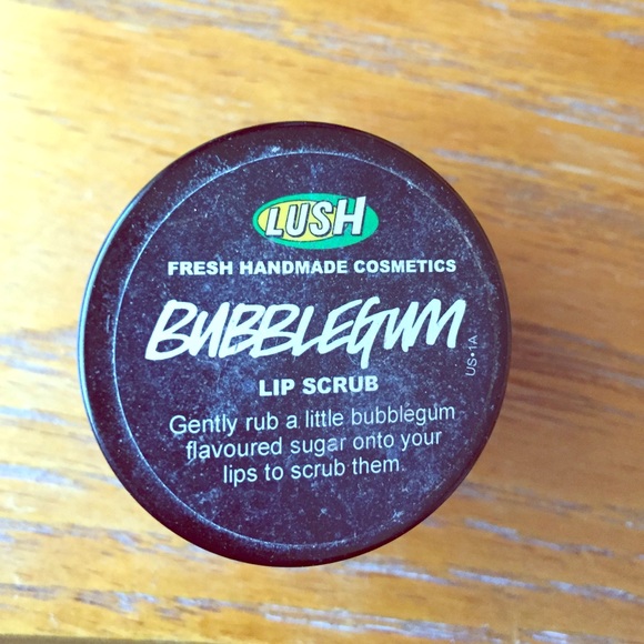 Lush lip scrub & mac paint pot