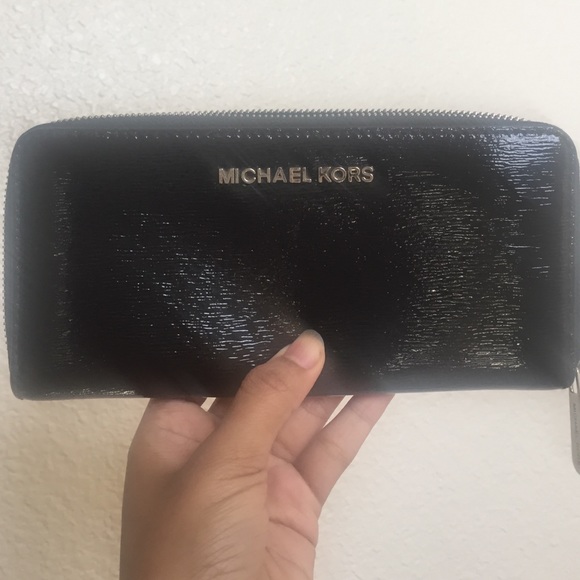 Michael Kors Handbags - Michael kors wallet