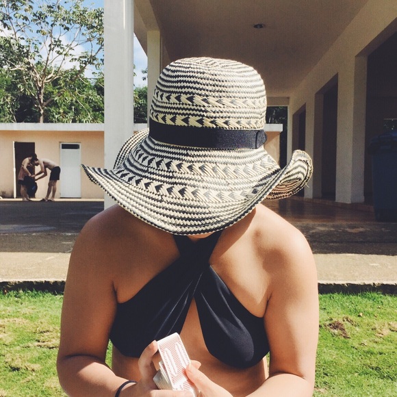 Meet your Posher, Esther