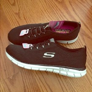 NEW SKECHERS Fashion Sneakers Size 8.5 WITH TAGS!!