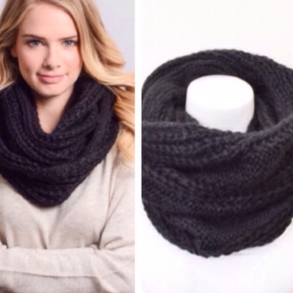 LAST ONE❤️KNIT INFINITY SCARF!