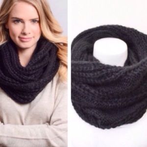 LAST ONE❤️KNIT INFINITY SCARF!