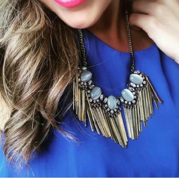 Gold statement necklace, similar to stella and dot - Picture 1 of 3