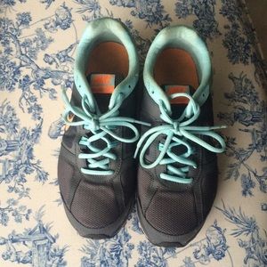 Nike tennis shoes Size 9