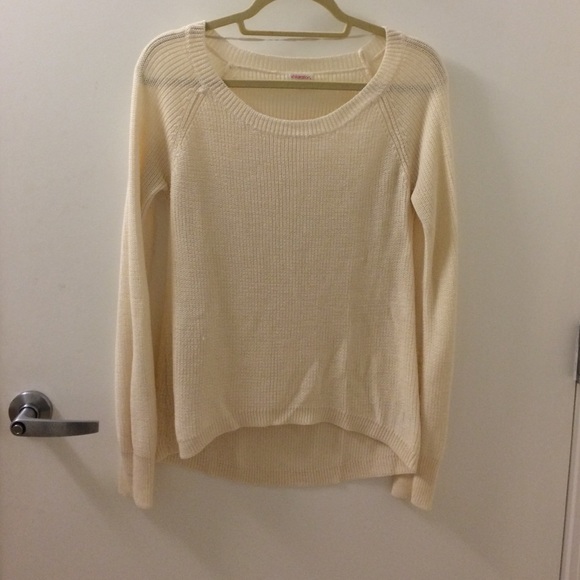 Xhilaration cream colored top/sweater