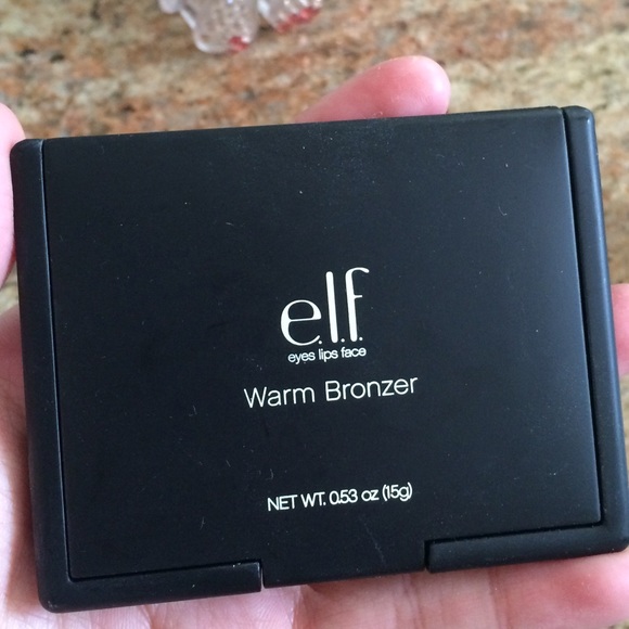 Nail polish & warm bronzer - Picture 3 of 4