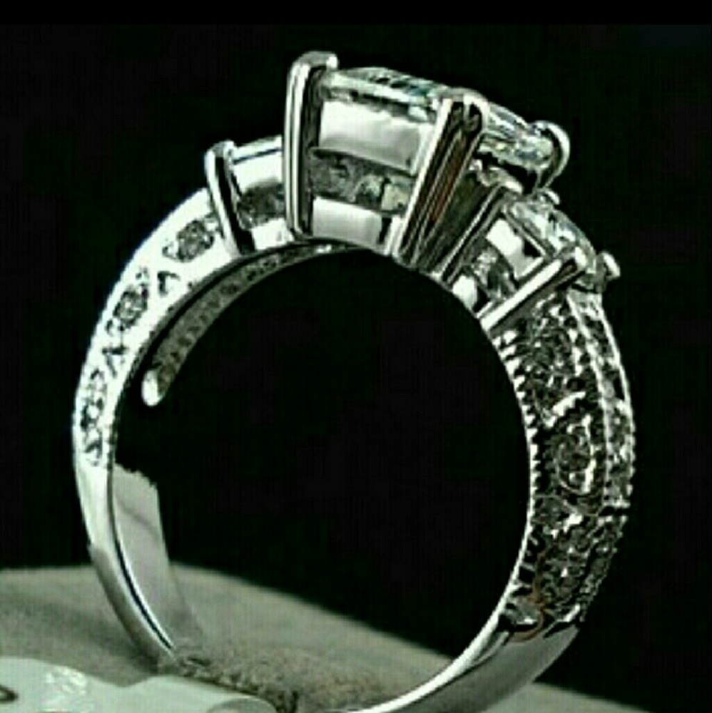 SIZE 6 ONE ONLY 4 CTW sim.diamond engagement ring - Picture 3 of 5