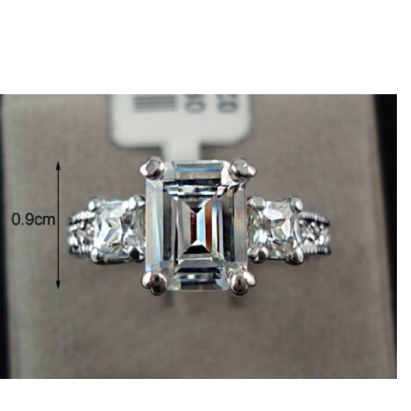 SIZE 6 ONE ONLY 4 CTW sim.diamond engagement ring - Picture 5 of 5