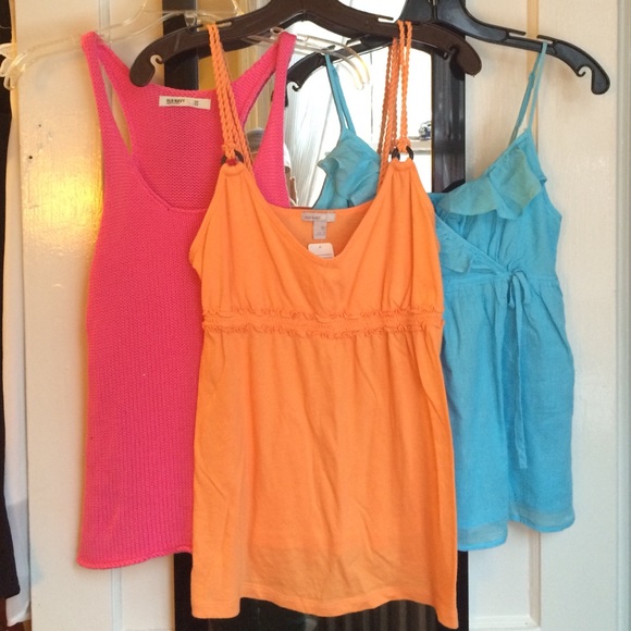 Old navy tanks and blouses - Picture 2 of 3