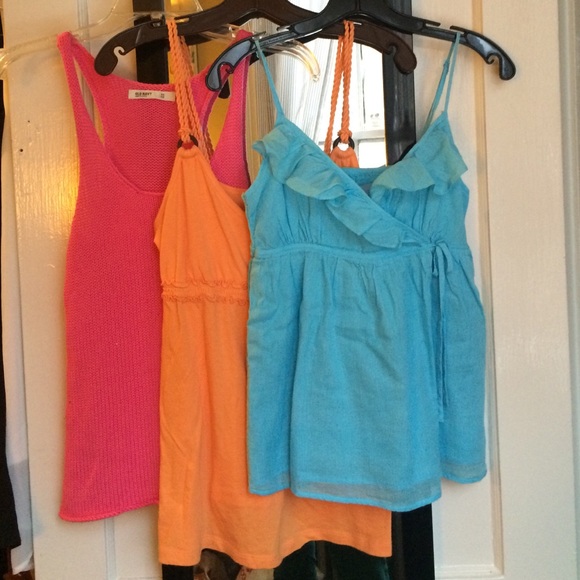 Old navy tanks and blouses - Picture 3 of 3