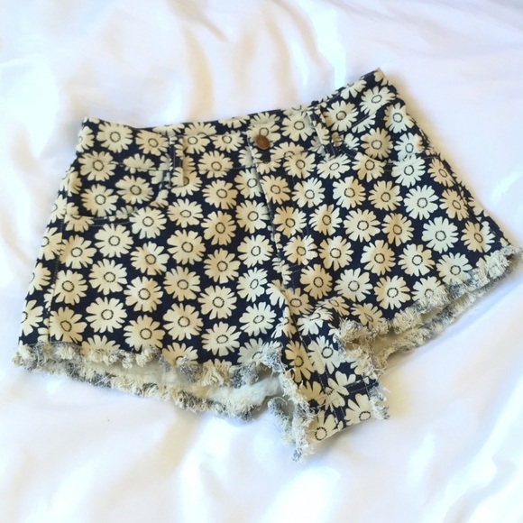 Daisy Denim Daisy Dukes Shorts High Waisted - Picture 1 of 2