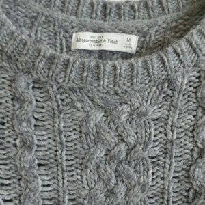 Abercrombie & Fitch Gray cable knit crop sweater