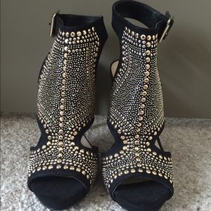 Just Fab Luxe Black & Gold Heels