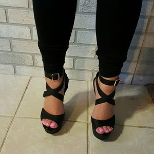 Steve Madden Sz 8.5 ? Black  Wedge Shoes