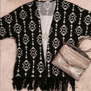 NWOT Charlotte Russe Black/Gray Geometric Kimono