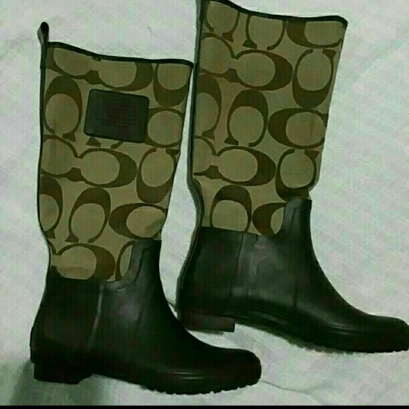 Coach rain boots 👢 ☔ 💧 - Picture 2 of 2