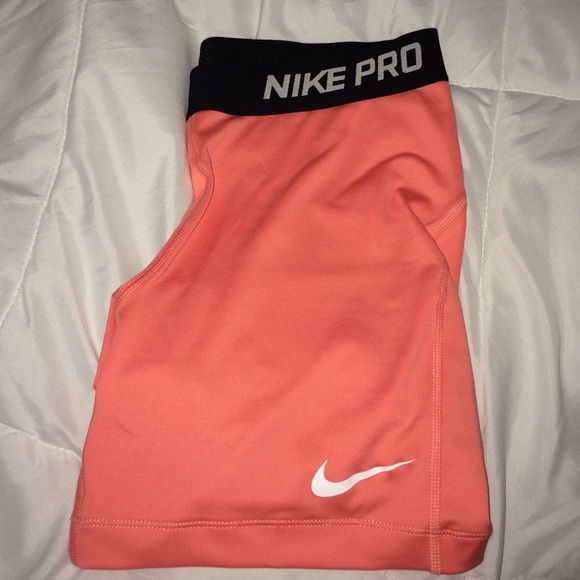 coral Nike pros 💘