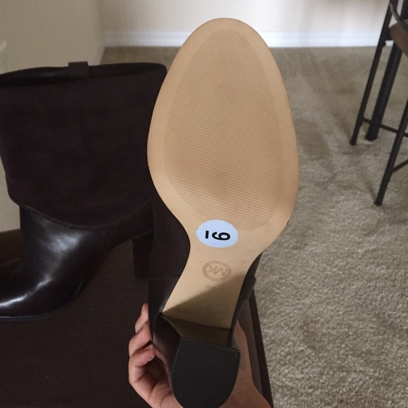 -S O L D- Make an offer! Brand new MK Boots - Picture 3 of 3