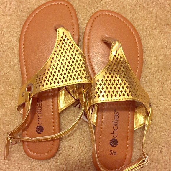 Super cute sandals fits 5/6!