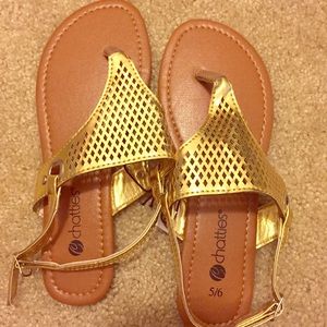Super cute sandals fits 5/6!