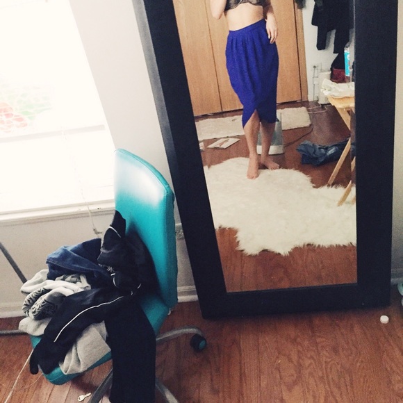 Flowy purple skirt with pockets.