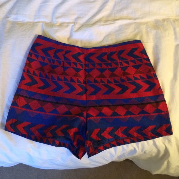 Red and blue patterned shorts - Picture 1 of 3
