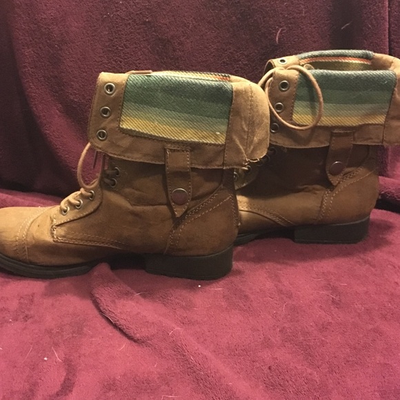 BRAND NEW BROWN COMBAT BOOTS - Picture 3 of 3