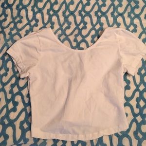 White cropped t shirt
