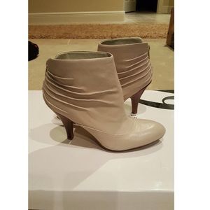‼️NWOT‼️ Cream Leather Ankle Booties.