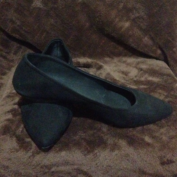 Black pointy flats - Picture 3 of 3