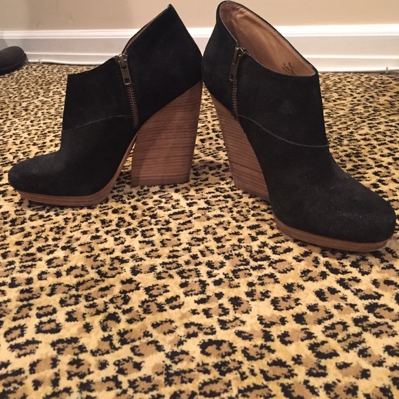 Shoes - BLACK AND WOOD WEDGE BOOTIE SZ 9