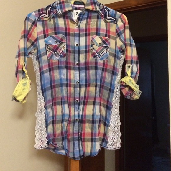 Buckle Tops - Light button down