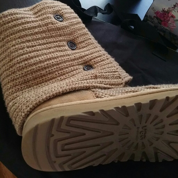 UGGS Women's Classic Cardy?