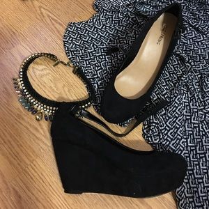 ❤️ Black velvet like ankle strap platform shoes ❤️