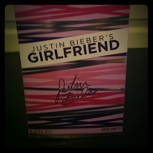 Justin bieber girlfriend perfume