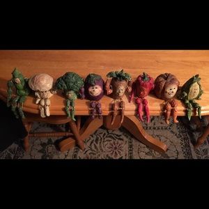 8 Vegetable figurines