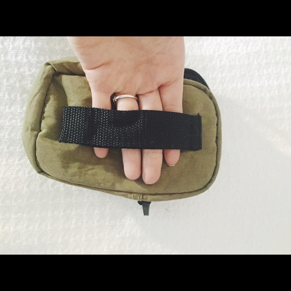 🚫SOLD🚫 Small camera case - Picture 4 of 4